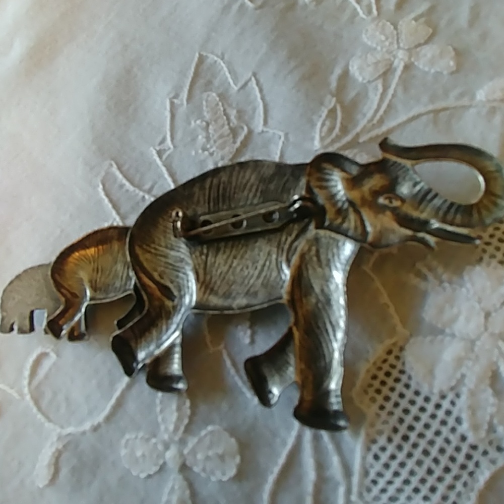 Elephant Pin - Picture 3 of 3